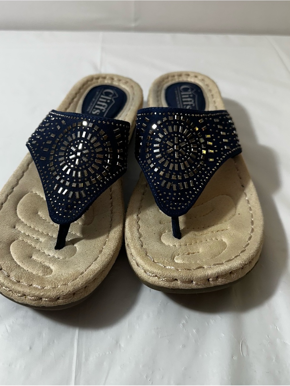Cliffs by WHITE MOUNTAIN Navy Embellished Thong Sandals Size 7 - Picture 9 of 11
